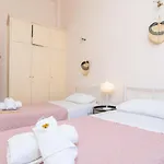 Case de vacanță Flora Maisonettes 2 *