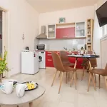 Flora Maisonettes 2 Case de vacanță *